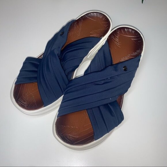 Bzees Knockout Sandals Women’s Size 9 US Navy White Comfort Gel Platform Slip-On - Picture 2 of 8